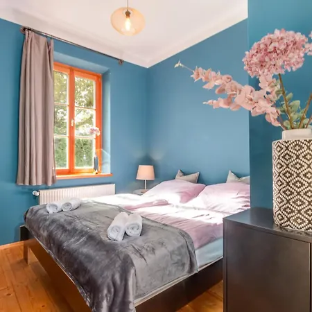 100 Und 10 - 4 Stilvolle City-apartments Villa