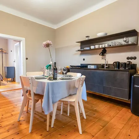 100 Und 10 - 4 Stilvolle City-apartments Вилла