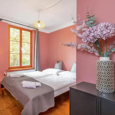 100 Und 10 - 4 Stilvolle City-apartments 빌라 *
