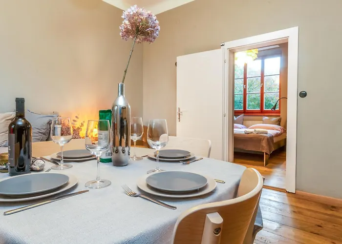 100 Und 10 - 4 Stilvolle City-apartments Villa *