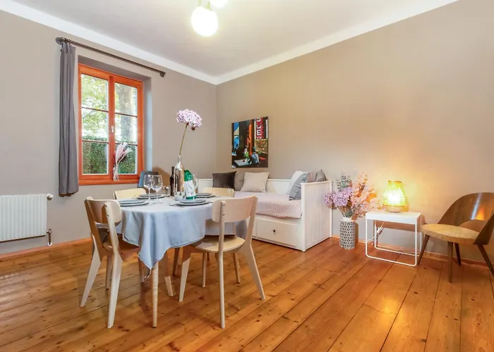 100 Und 10 - 4 Stilvolle City-apartments Villa