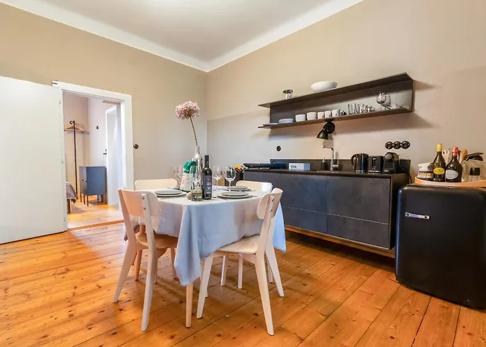 100 Und 10 - 4 Stilvolle City-apartments Villa