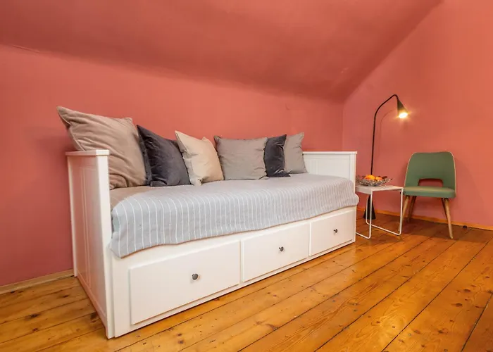 100 Und 10 - 4 Stilvolle City-apartments Villa *